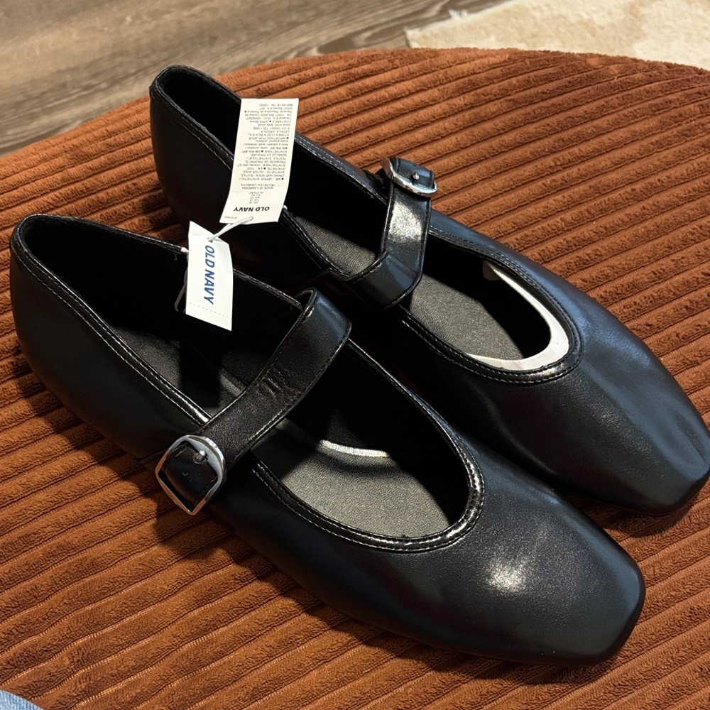 NEW- Old Navy Black Faux Leather Mary Jane Flats with Buckle